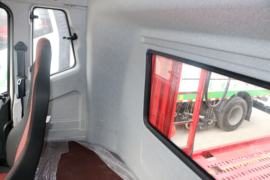 一汽解放底盘&nbsp;中置轴车辆运输车驾驶室图片