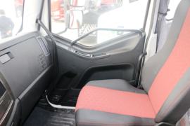 一汽解放底盘&nbsp;中置轴车辆运输车驾驶室图片