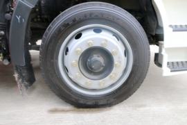 一汽解放底盘&nbsp;中置轴车辆运输车底盘图片