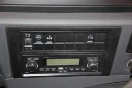 悍V&nbsp;中置轴车辆运输车驾驶室图片