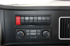 悍V&nbsp;中置轴车辆运输车驾驶室图片