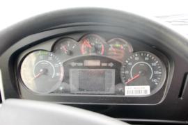 悍V&nbsp;中置轴车辆运输车驾驶室图片