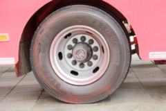 青岛解放 悍V 320马力 6X2 中置轴车辆运输车(大柴)(CA5220TCLP1K2L6T3E5A80)