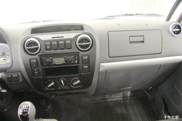 商丘市风云汽车贸易有限公司上汽跃进X100-33优惠活动启动。