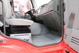 金陆(原属一汽柳特)&nbsp;中置轴车辆运输车驾驶室图片