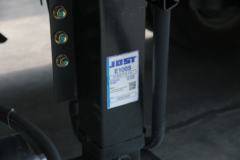 中集华骏 9.658米厢式中置轴挂车