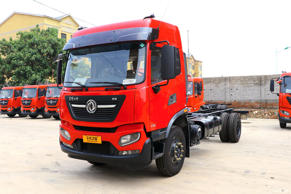 东风商用车 天锦KR 230马力 4X2 6.8米单排栏板载货车