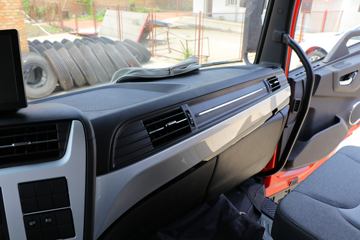 �������ó� ���KR 230���� 4X2 6.8�׵��������ػ���(DFH1180E3)ͼƬ