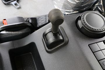 �������ó� ���KR 230���� 4X2 6.8�׵��������ػ���(DFH1180E3)ͼƬ