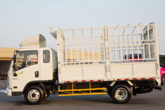 骐铃汽车 H300 116马力 3.67米排半仓栅式轻卡(JML5042CCYCD5)