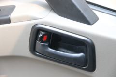 江铃 凯运强劲版 轻载型豪华款 129马力 4.08米单排厢式轻卡(宽体)(JX5042XXYXGC2)