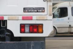 江铃 凯运强劲版 轻载型豪华款 129马力 4.08米单排厢式轻卡(宽体)(JX5042XXYXGC2)