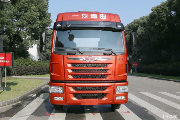 青岛解放 龙V 180马力 4X2 7.8米易燃液体厢式运输车(锡柴)(CA5182XRYPK2L5E5A80)