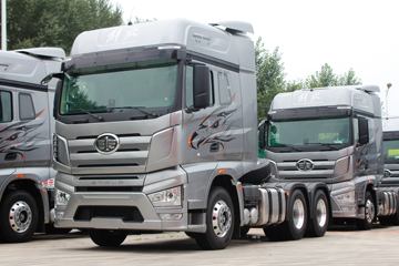 一汽解放 J7重卡 四季版 550马力 6X4 牵引车(液力缓速器)(CA4250P77K25T1E5)