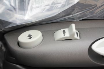 һ����� J7�ؿ� �ļ��� 550���� 6X4 ǣ����(Һ��������)(CA4250P77K25T1E5)ͼƬ