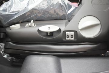 һ����� J7�ؿ� �ļ��� 550���� 6X4 ǣ����(Һ��������)(CA4250P77K25T1E5)ͼƬ