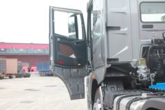 一汽解放 J7重卡 四季版 550马力 6X4 牵引车(液力缓速器)(CA4250P77K25T1E5)