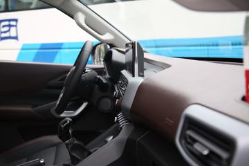 ���� ����F70 ��׼�� 2.5T���� 129���� ���� ����˫��Ƥ��ͼƬ