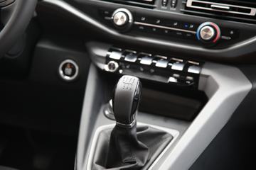 ���� ����F70 ��׼�� 2.5T���� 129���� ���� ����˫��Ƥ��ͼƬ