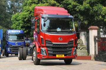 东风柳汽 新乘龙M3中卡 200马力 4X2 7.8米厢式载货车(国六)(LZ5180XXYM3AC1)