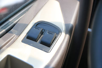 �������� �³���M3�п� 200���� 4X2 7.8����ʽ�ػ���(����)ͼƬ