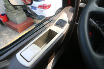 �������� �³���M3�п� 200���� 4X2 7.8����ʽ�ػ���(����)ͼƬ