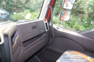 �������� �³���M3�п� 200���� 4X2 7.8����ʽ�ػ���(����)ͼƬ