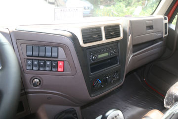 �������� �³���M3�п� 200���� 4X2 7.8����ʽ�ػ���(����)ͼƬ