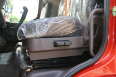 东风柳汽 新乘龙M3中卡 200马力 4X2 7.8米厢式载货车(国六)(LZ5180XXYM3AC1)