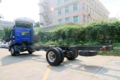 东风柳汽 新乘龙M3中卡 195马力 4X2 6.8米厢式载货车(国六)(LZ5180XXYM3AC1)