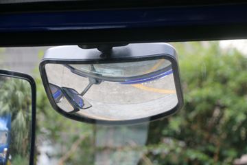 �������� �³���M3�п� 195���� 4X2 6.8����ʽ�ػ���(����)(LZ5180XXYM3AC1)ͼƬ