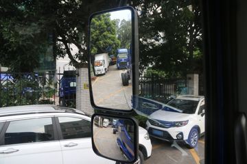 �������� �³���M3�п� 195���� 4X2 6.8����ʽ�ػ���(����)(LZ5180XXYM3AC1)ͼƬ