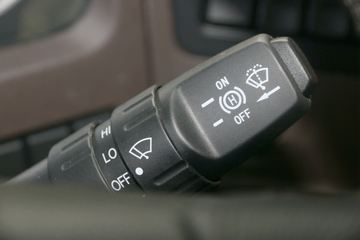 �������� �³���M3�п� 195���� 4X2 6.8����ʽ�ػ���(����)(LZ5180XXYM3AC1)ͼƬ