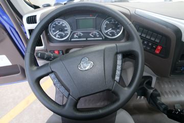 �������� �³���M3�п� 195���� 4X2 6.8����ʽ�ػ���(����)(LZ5180XXYM3AC1)ͼƬ