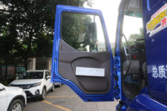 东风柳汽 新乘龙M3中卡 195马力 4X2 6.8米厢式载货车(国六)(LZ5180XXYM3AC1)