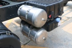 东风柳汽 乘龙H5中卡 245马力 4X2 6.8米厢式载货车(LZ5180XXYH5AC1)