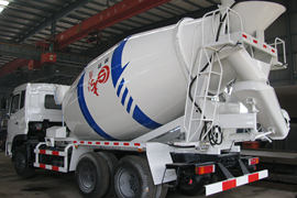 东风商用车底盘&nbsp;混凝土搅拌车外观                                                图片