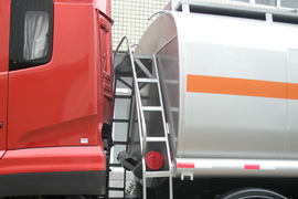 东风商用车底盘&nbsp;液体运输车上装图片