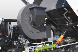 庆铃底盘&nbsp;扫路车底盘图片