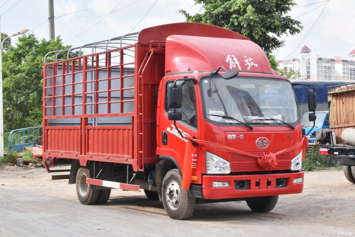 解放 J6F 150马力 4.21米单排仓栅式轻卡