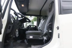 东风商用车 天锦KR 230马力 4X2 排半载货车底盘(国六)(DFH1180E7)