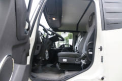 东风商用车 天锦KR 230马力 4X2 排半载货车底盘(国六)(DFH1180E7)