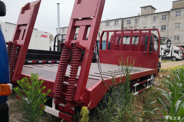 骏铃V6平板运输车限时促销中 优惠0.5万