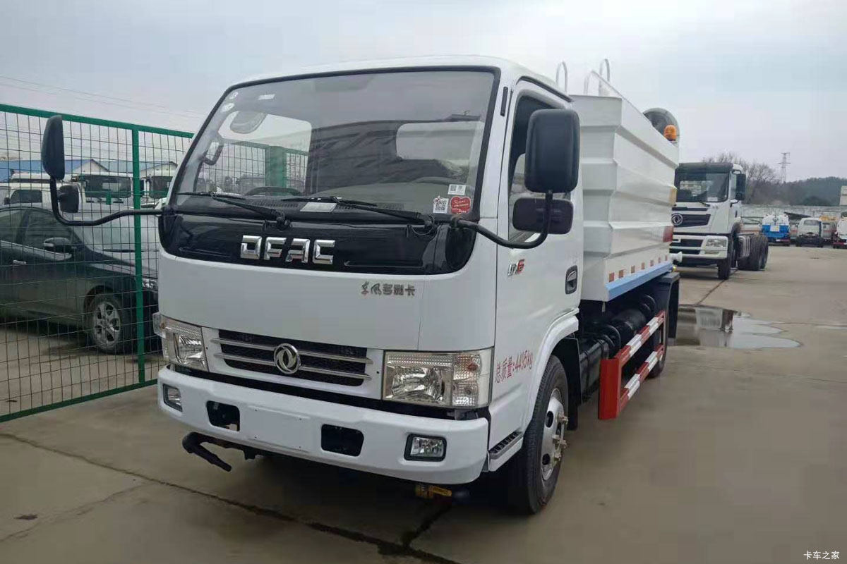 东风 多利卡D6 95马力 4X2 多功能抑尘车(中洁牌)