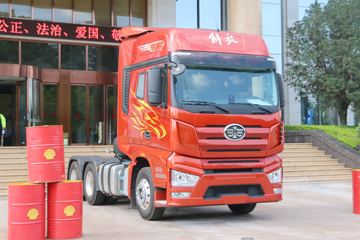 一汽解放 J7重卡 550马力 6X4牵引车(CA4250P77K25T1E5)