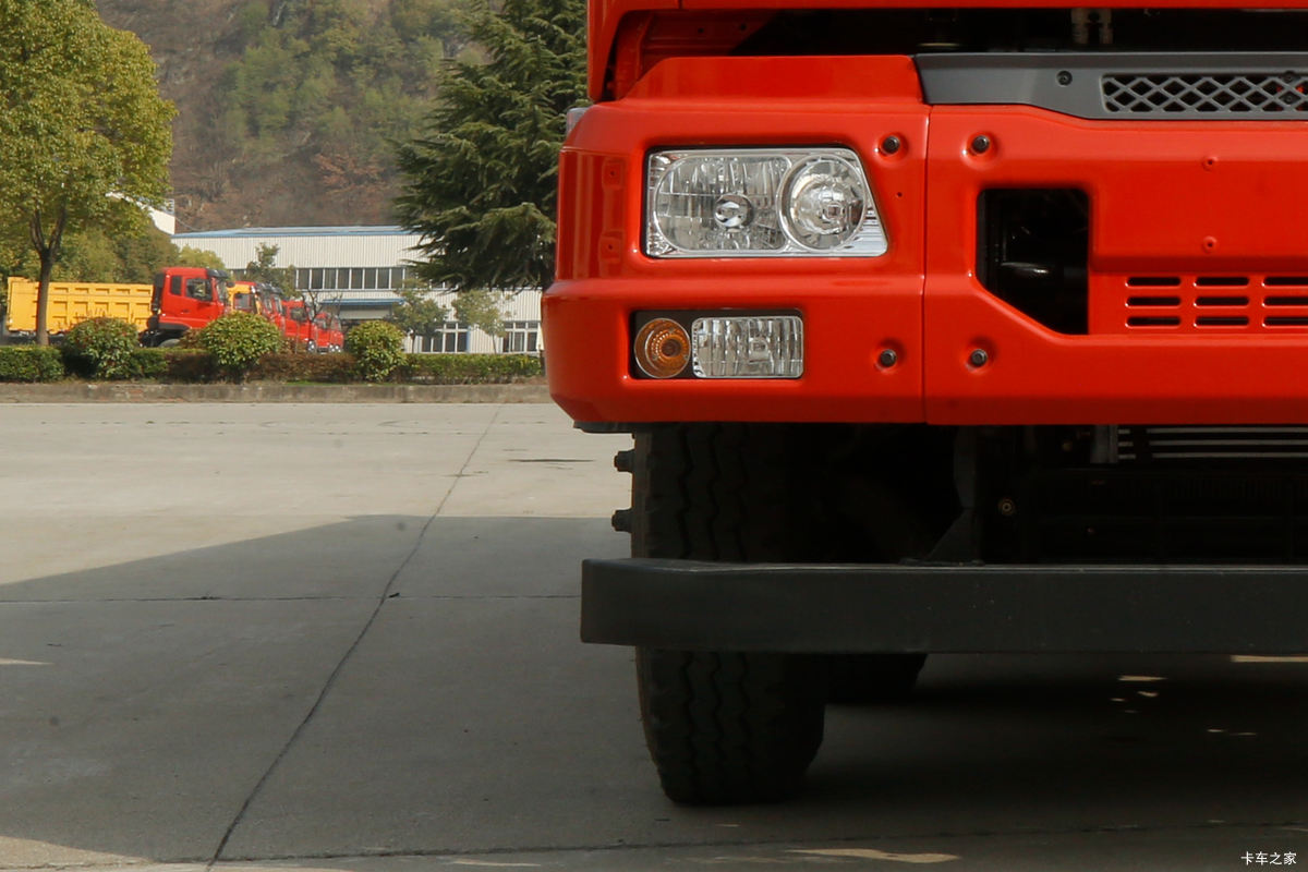 �������ó� ����ؿ� 310���� 8X4 6����ж��(DFH3310B2)���                                                