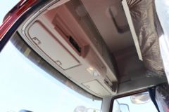 一汽解放 J6L中卡 240马力 6X2 7.7米栏板载货车(CA1250P62K1L5T3E5)