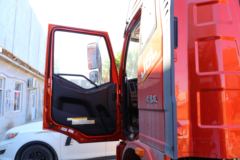 一汽解放 J6L中卡 240马力 6X2 7.7米栏板载货车(CA1250P62K1L5T3E5)