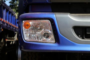 ���� ����Q5 220���� 6X2 6.8�������ػ���ͼƬ