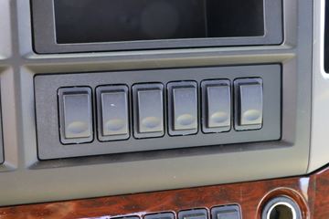 ���� ����Q5 220���� 6X2 6.8�������ػ���ͼƬ